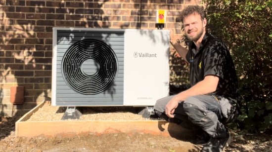 Air source heat pump installation pangbourne